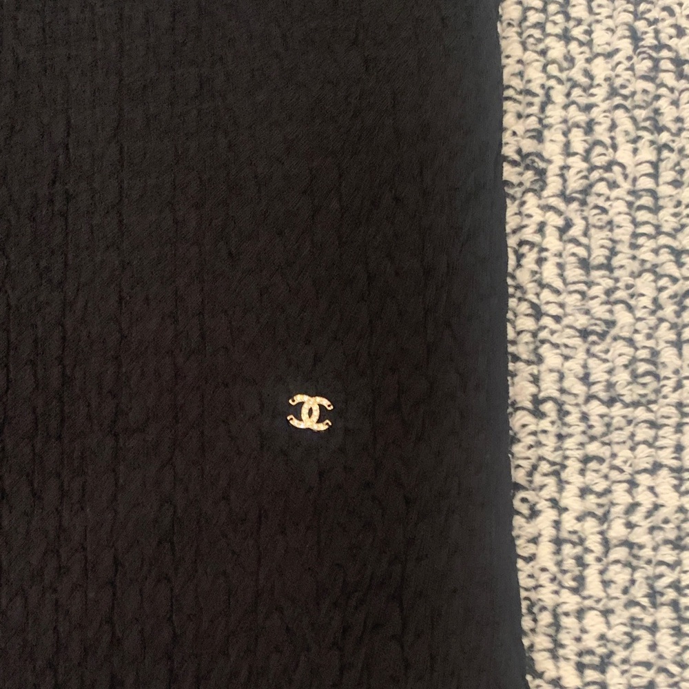 CHANEL Black Short-Sleeve Knit Dress CC with Logo Accent. Size 42. Pristine - Picture 14 of 15